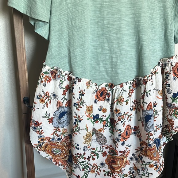 Peplum short sleeve top, size small - Picture 2 of 6